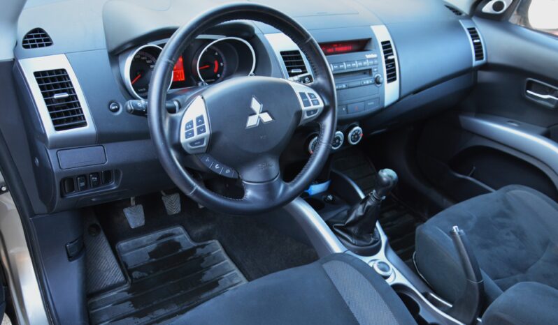 Mitsubishi Outlander 2.00 4×4 DI-D, SR voz, 7 miest, 4×4 full