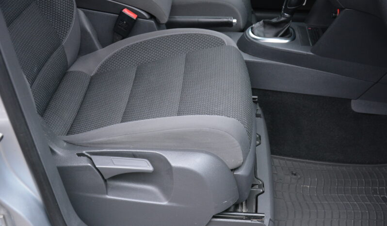 Volkswagen Touran 1.60 TDI , 1. majiteľ, Sr. voz, automat, 7 miest full
