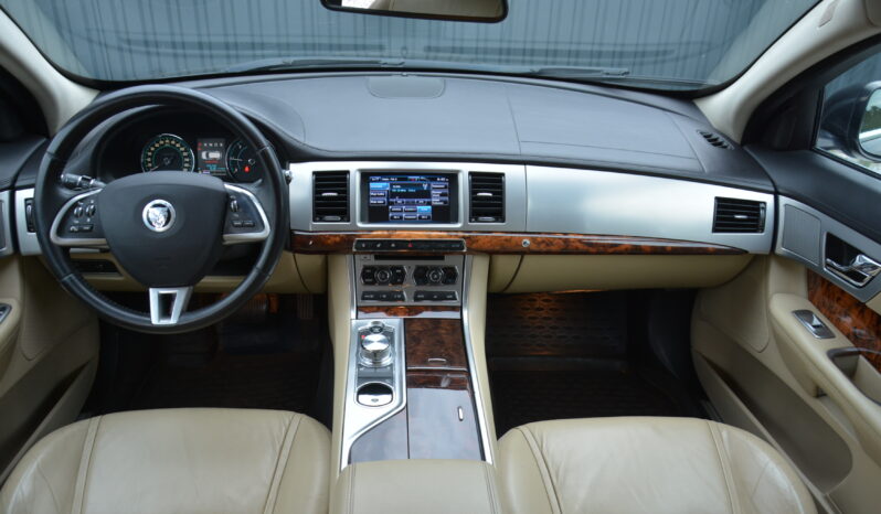 Jaguar XF 2.20 SportBrake, Servisná kniha full