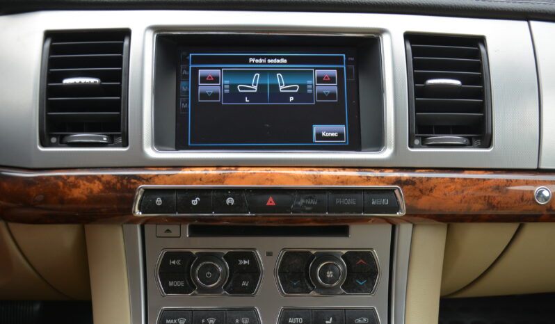Jaguar XF 2.20 SportBrake, Servisná kniha full