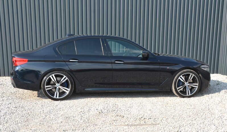BMW rad 5 4.40 4×4 M550i, koža, mŕtvy uhol, head up full