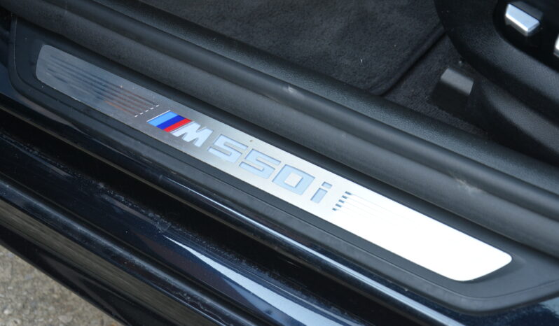BMW rad 5 4.40 4×4 M550i, koža, mŕtvy uhol, head up full