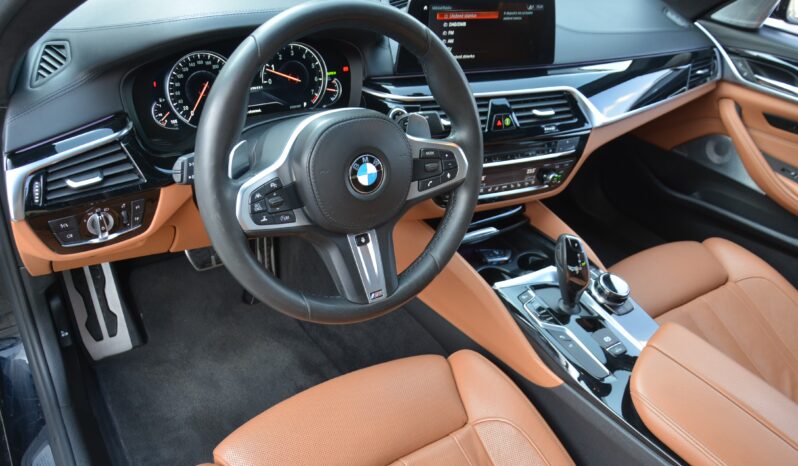 BMW rad 5 4.40 4×4 M550i, koža, mŕtvy uhol, head up full