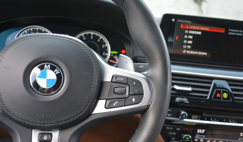 BMW rad 5 4.40 4×4 M550i, koža, mŕtvy uhol, head up full