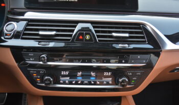 BMW rad 5 4.40 4×4 M550i, koža, mŕtvy uhol, head up full