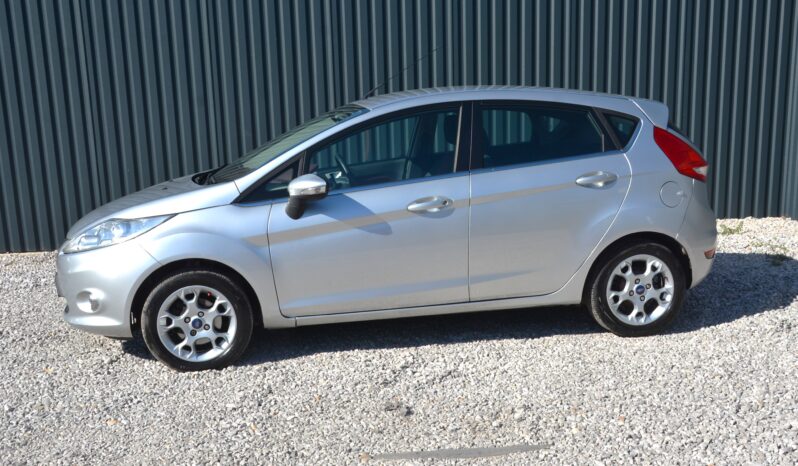 Ford Fiesta 1.40 i Titanium 1.majitelľ, SR voz, servisná kniha full