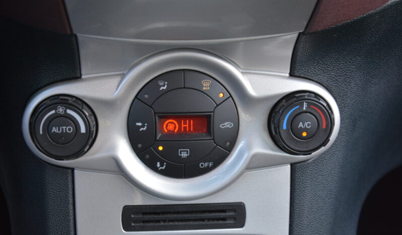 Ford Fiesta 1.40 i Titanium 1.majitelľ, SR voz, servisná kniha full