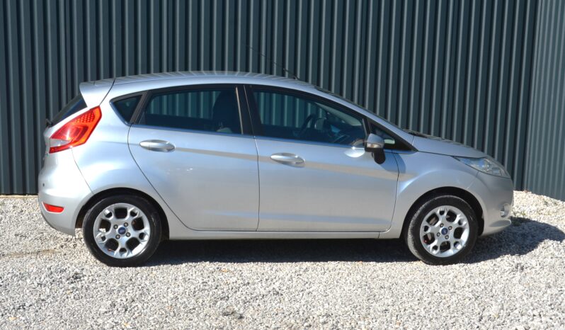Ford Fiesta 1.40 i Titanium 1.majitelľ, SR voz, servisná kniha full
