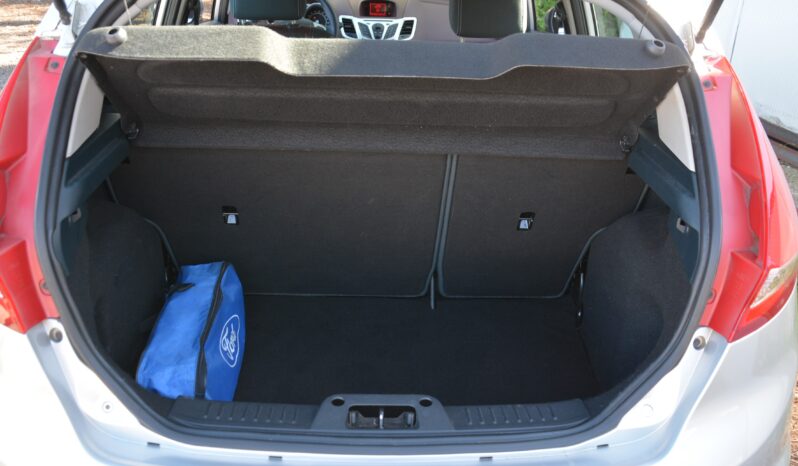 Ford Fiesta 1.40 i Titanium 1.majitelľ, SR voz, servisná kniha full