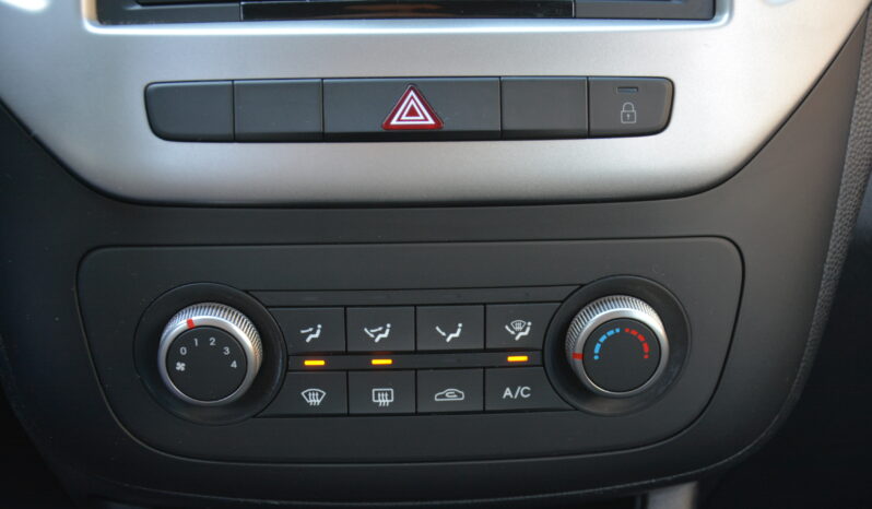 KIA Venga 1.40 benzín, SR. voz, full