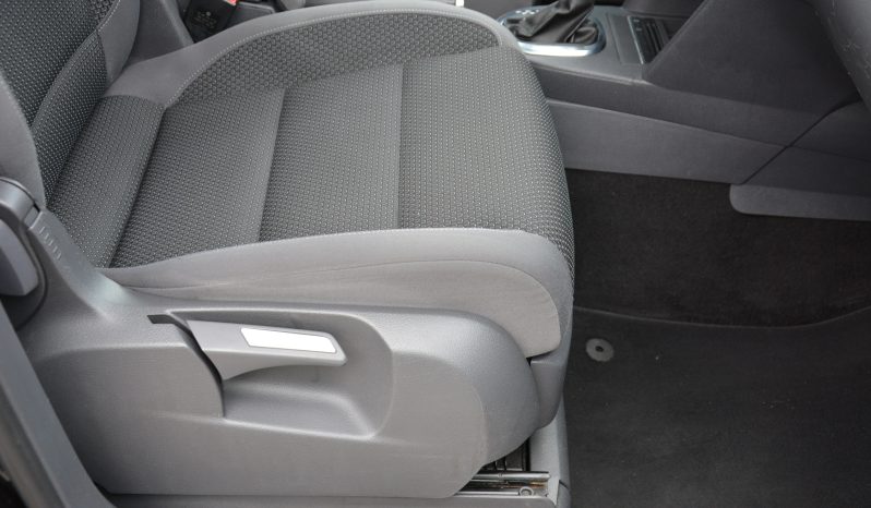 Volkswagen Touran 1.60 TDI DSG Skvely stav full