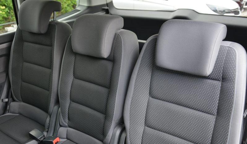 Volkswagen Touran 1.60 TDI DSG Skvely stav full
