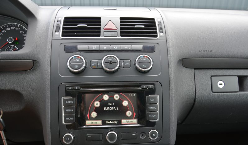 Volkswagen Touran 1.60 TDI DSG Skvely stav full