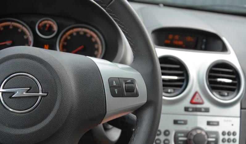 Opel Corsa 1.20 benzín, SR. voz. automat full