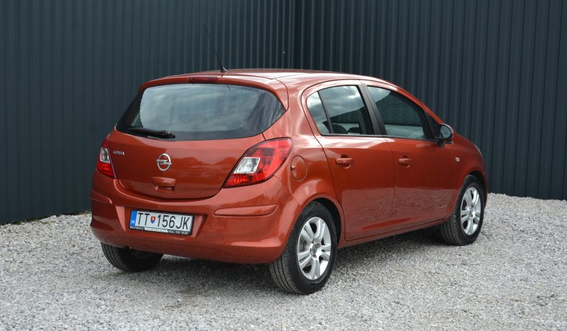 Opel Corsa 1.20 benzín, SR. voz. automat full