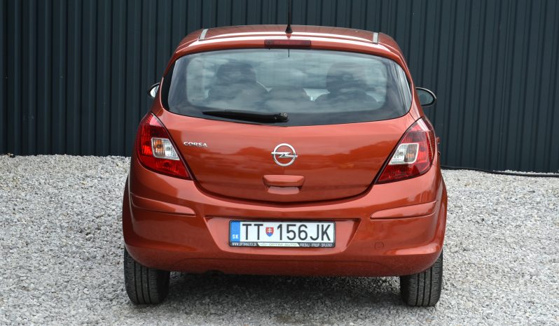 Opel Corsa 1.20 benzín, SR. voz. automat full