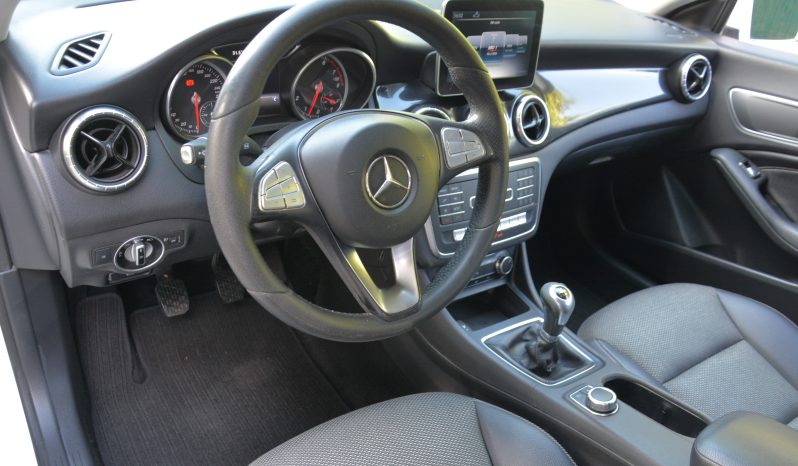 Mercedes CLA  SR. voz, benzín full