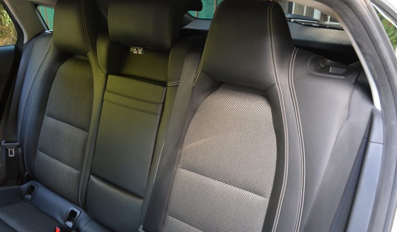 Mercedes CLA  SR. voz, benzín full