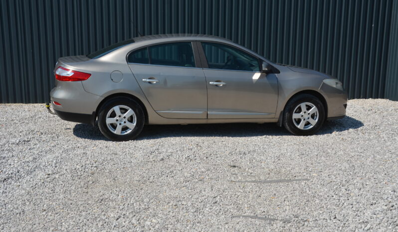 Renault Fluence 1.60 benzin,po veľkom servise,stk 06/28 full
